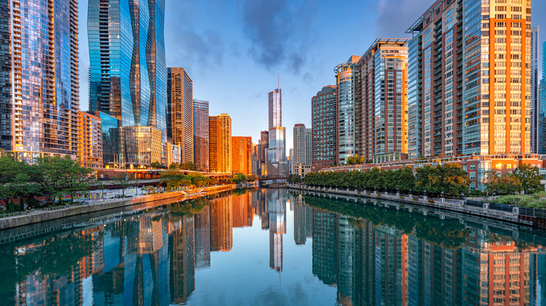Beautiful summer sunrise along the Chicago Riverwalk with Chicago's famous skyline in the background in the Loop Area of Chicago, Illinois, USA