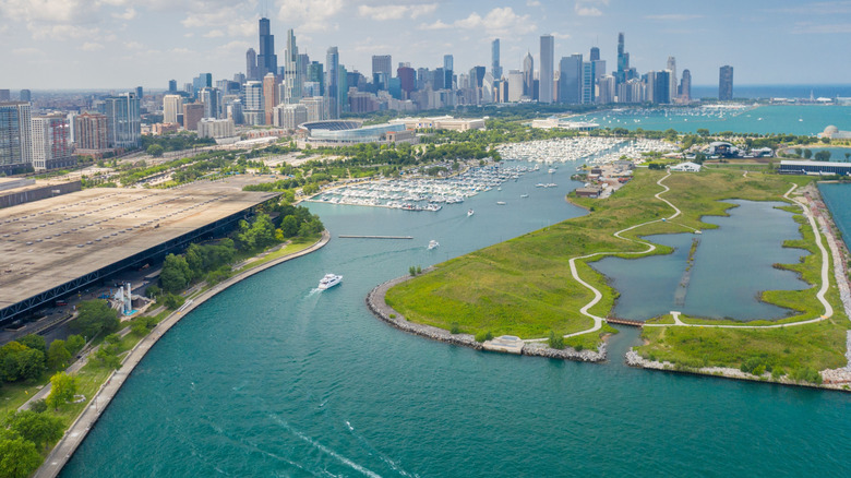 People on boats and jet skis have fun next to Northerly Island in Chicago, with the city skyline in the background