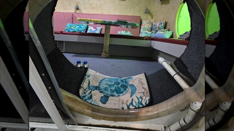 The entrance to the Jule's Undersea Lab