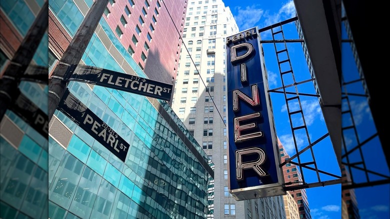 Sign for Pearl Diner in FiDi