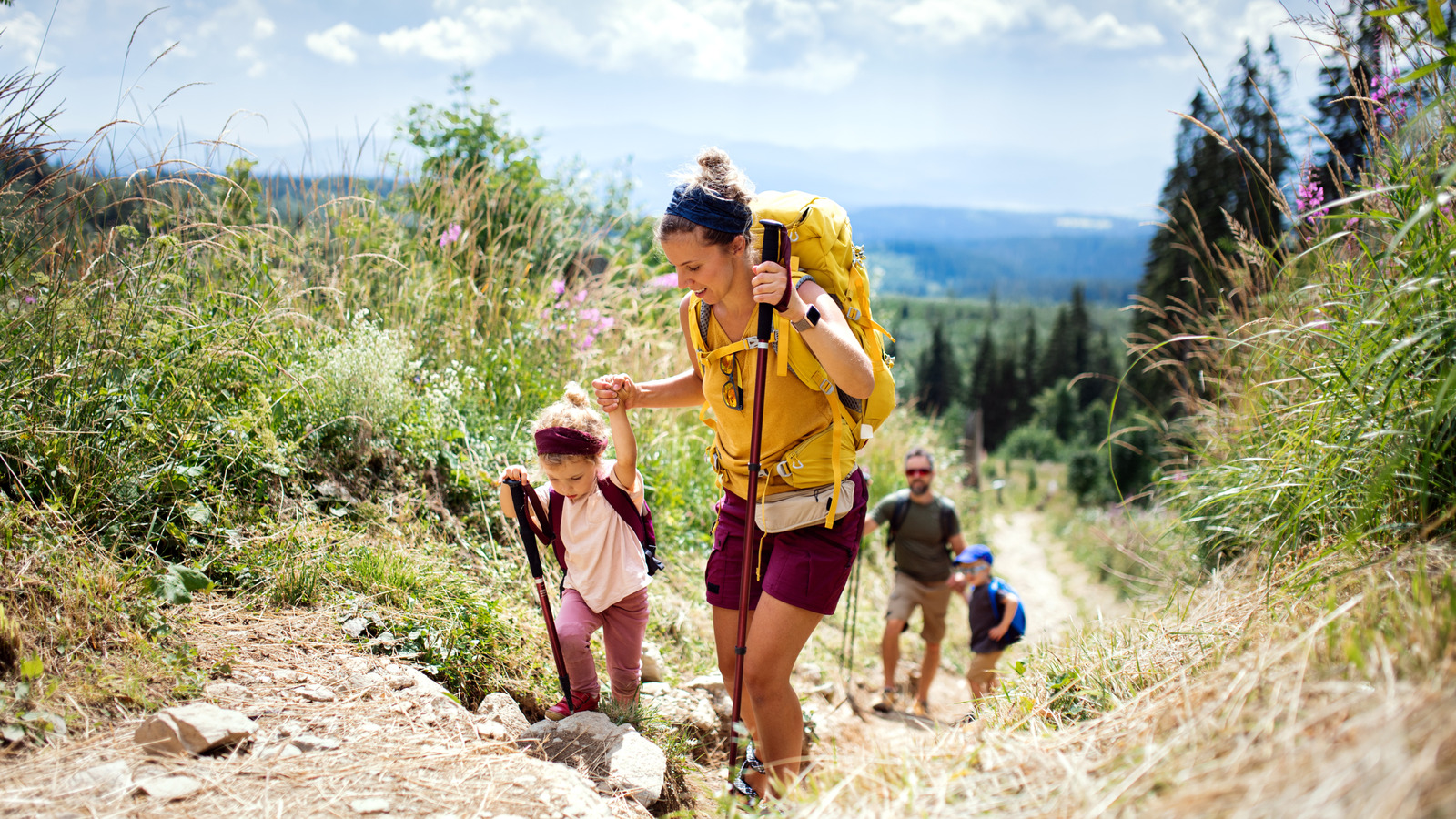 5 Clothing Colors You Should Always Wear On A Summer Hike