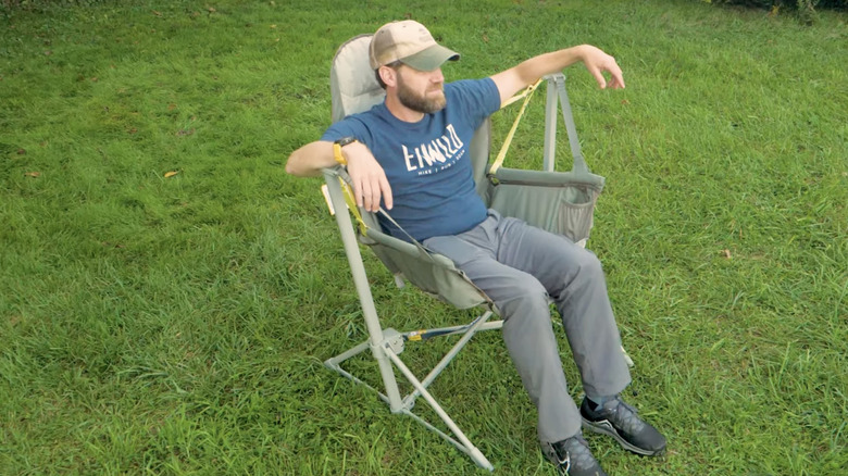 Man reviewing the Stargaze Evo-X on a Youtube video