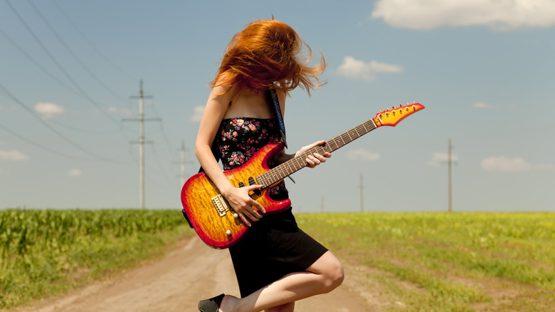 5 Flop Songs From The '70s That Belong On Every Road Trip Playlist