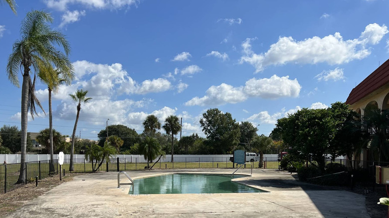 A pool at the Maingate Lakeside