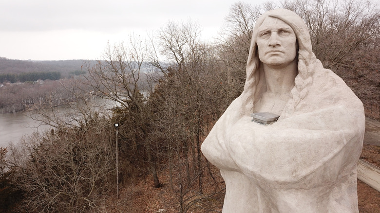 Black Hawk Statue in Lowden State Park with wintry background