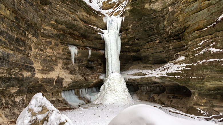 A frozen waterfall in Starved Rock State Park during winter