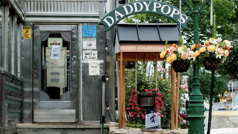 Daddypops sign and diner entrance