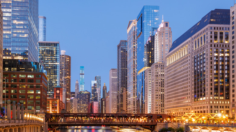 Skyscrapers in downtown Chicago at dusk