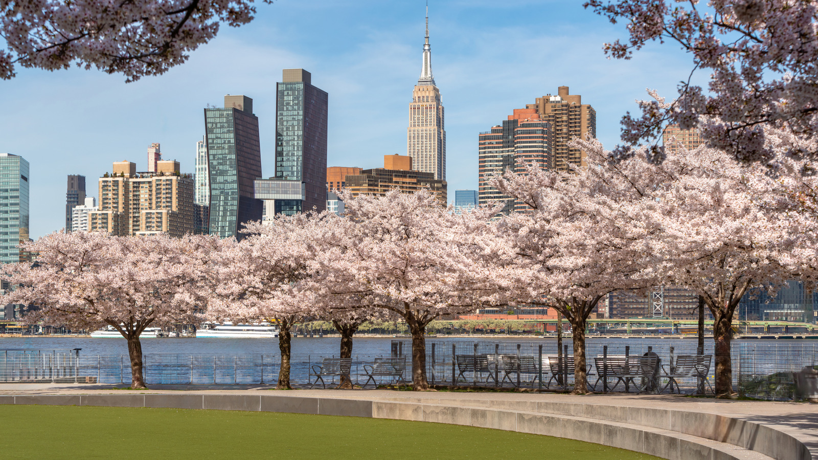 5 New York City Patio Bars With Affordable Happy Hours For Springtime Evenings - Islands