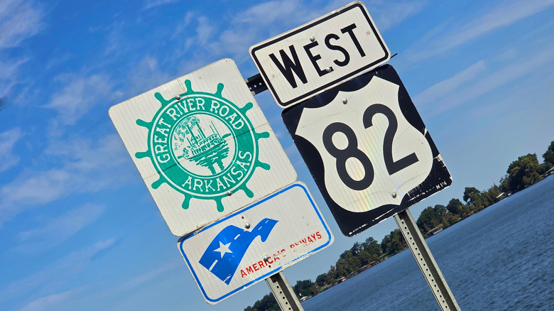 Sign for Great River Road in Arkansas