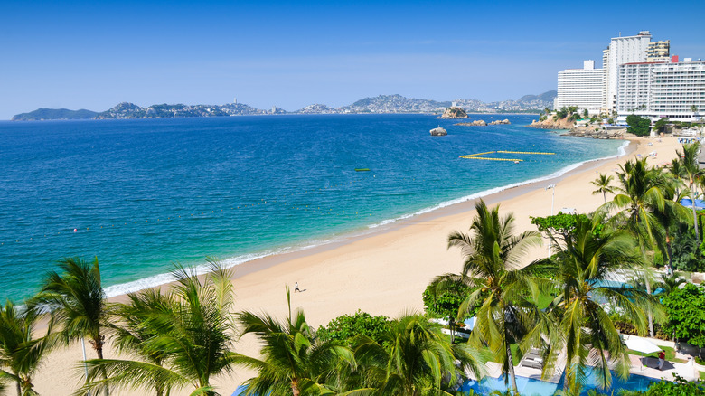 A sprawling white-sand beach and the Pacific Ocean in Acapulco, Mexico