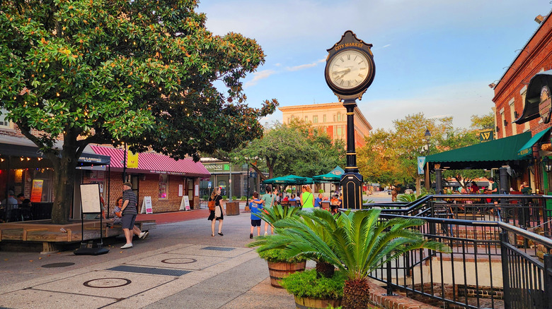 A picturesque view of the City Market in Downtown Savannah, Georgia filled with shops and patios