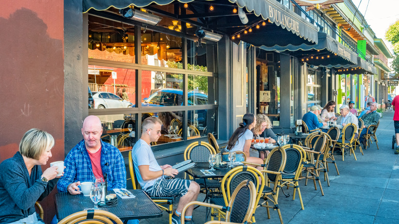 sidewalk cafe on alberta street