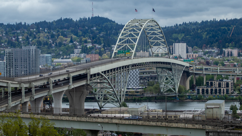 view of the fremont bridge from mississippi street