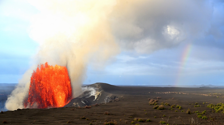 Dramatic volcanic eruption on Hawaii's Big Island