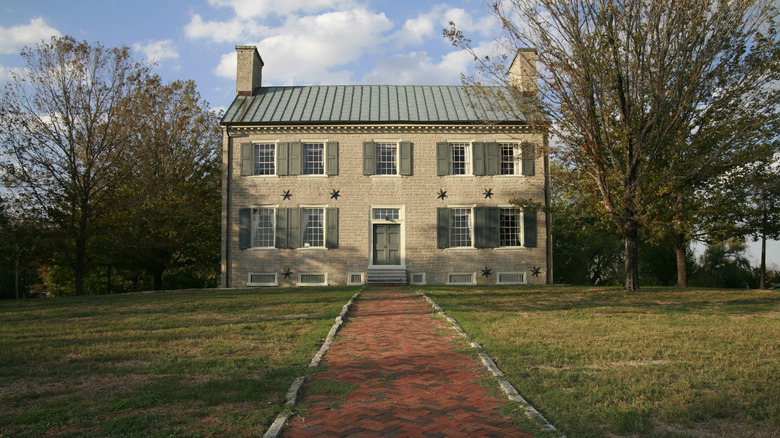 Facade of Cragfont mansion in Castalian Springs, Tennessee