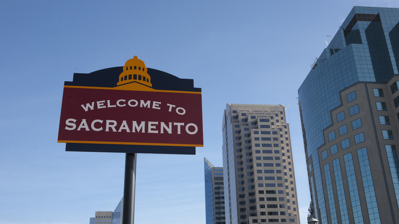 Welcome to Sacramento sign