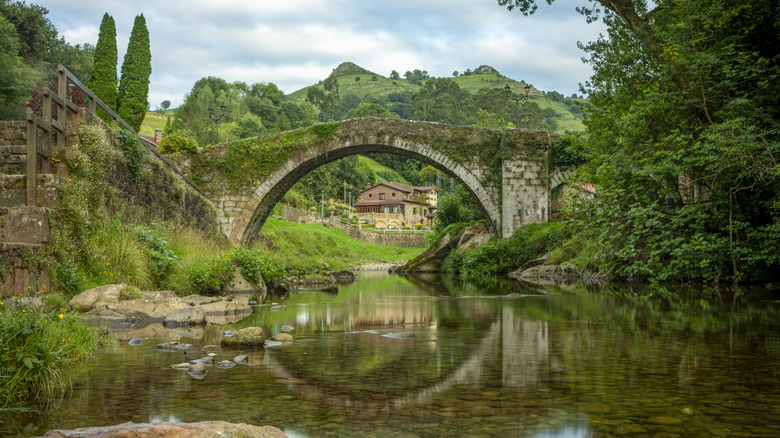 Semi-circular arch bridge in the countryside of Cantabria, Spain