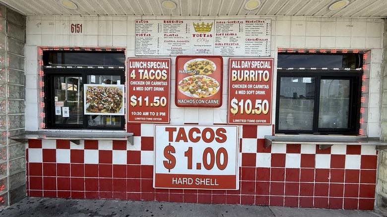 The order and pick-up windows at Tortas El Rey