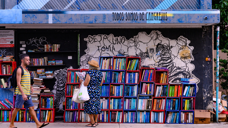 A woman in San Juan browsing books at a pop up shop