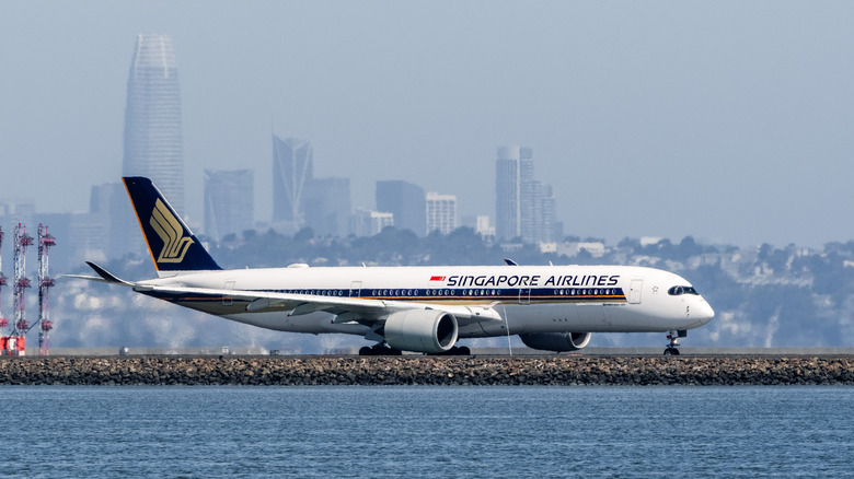 Singapore Airlines plane with San Francisco skyline
