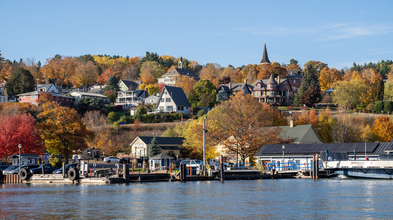 A sunny autumn day with houses next to the water and docks