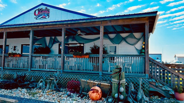 The exterior of O'Neal's Sea Harvest in the Outer Banks' Wanchese Marine Industrial Park