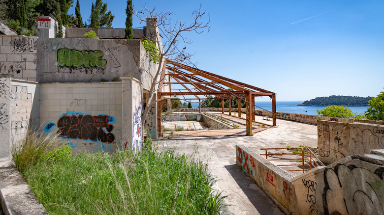 Ruins of Belvedere Hotel