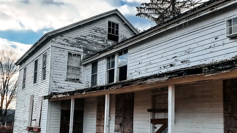 Abandoned Sunrise Resort ruins