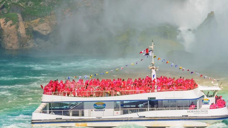 A jam-packed cruise at Niagara falls