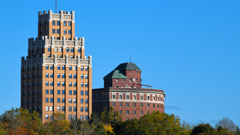 Two hotels in the city of Niagara Falls, New York
