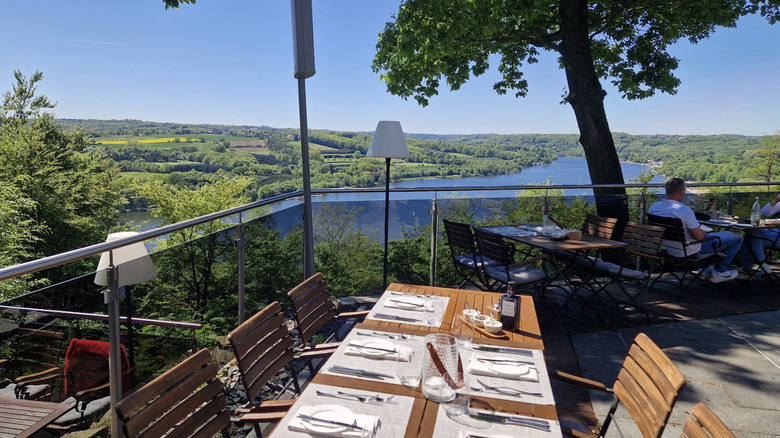 Scenic table at Jagdhaus Schellenberg in Essen