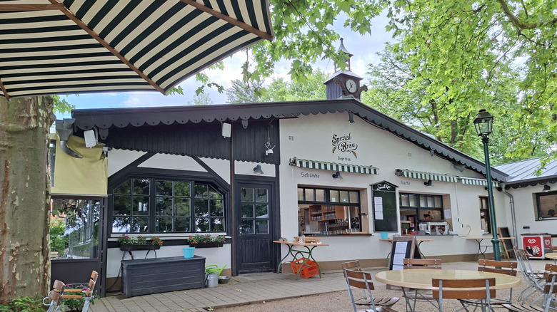 Outdoor seating at Spezial Keller in Bamberg