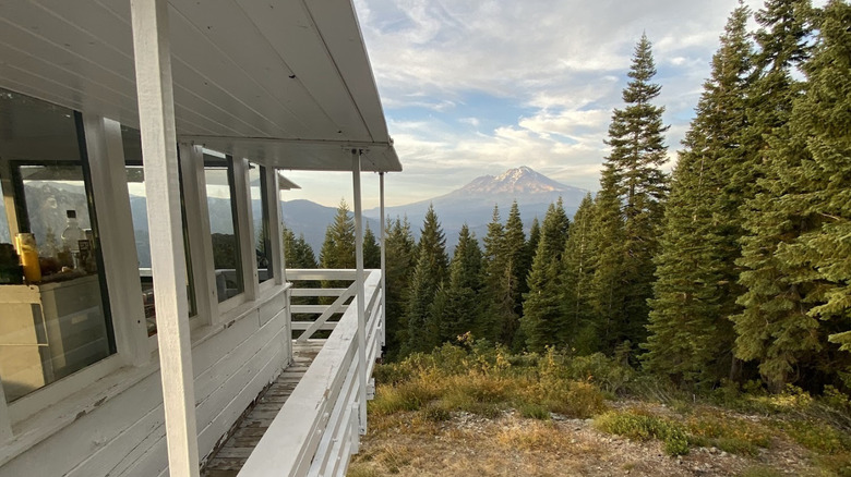 the girard ridge lookout deck overlooking pine trees with Mount Shasta in the distance