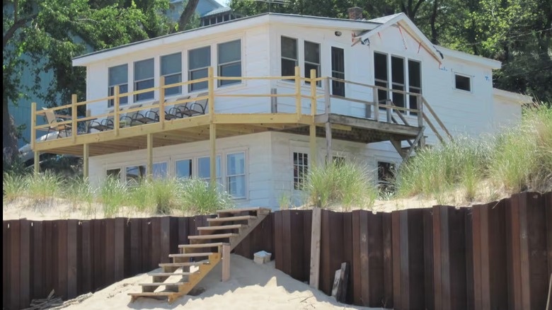 A beach house vacation rentals in Dune Acres, Indiana inside Indiana Dunes National Park