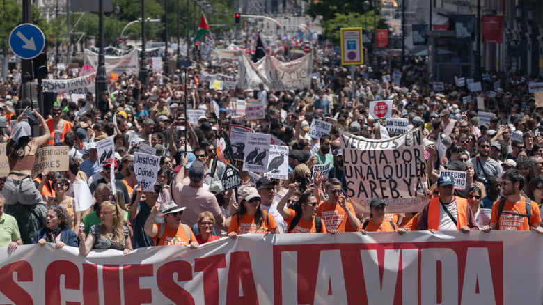 Spanish locals protesting short term rentals and other factors affecting their housing crisis in May, 2026