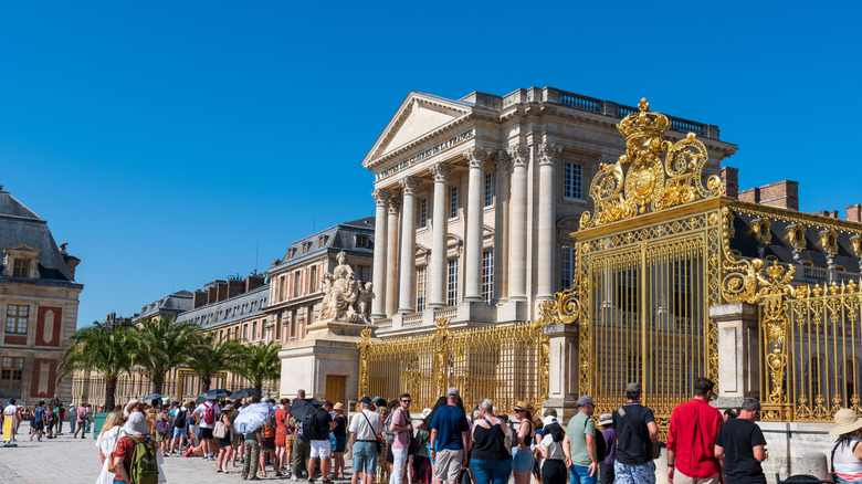 Crowds waiting outside Versailles Palace