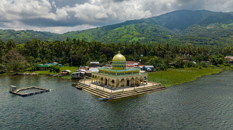Linuk Masjid, a mosque beside Lake Lanao in Lanao del Sur, The Philippines
