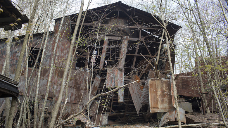 A crumbling building in Kaymoor. the New River River Gorge National Park