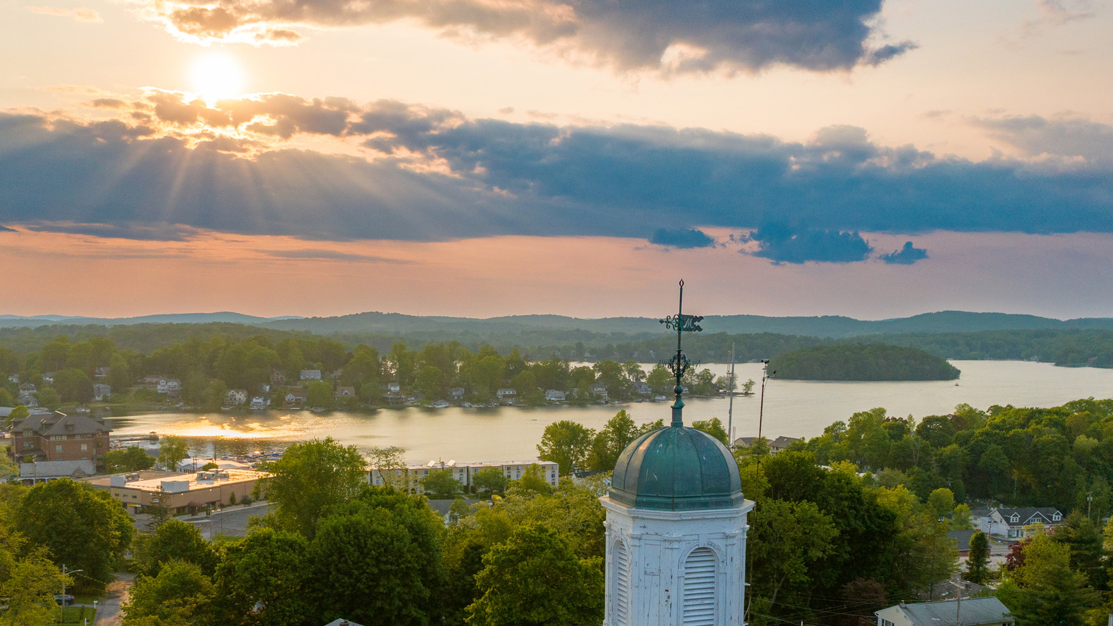 A Beautiful Under-The-Radar Lakeside Town In New York Boasts Eclectic Eateries And Outdoor Adventures - Islands