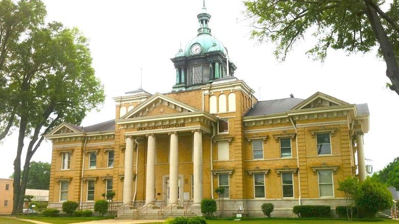 Exterior of Union County Courthouse, New Albany, Mississippi