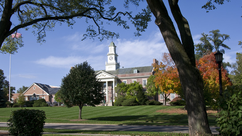 The Hinsdale Memorial Building
