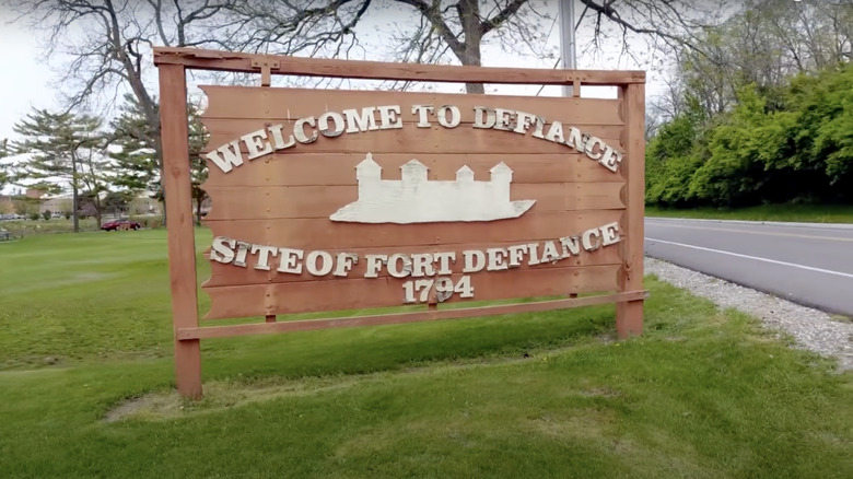 wooden sign that says welcome to defiance