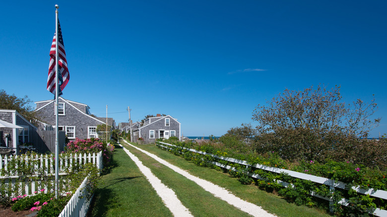 View of the Sconset Bluff Walk lined by cottages