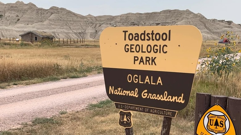 The entrance sign at Toadstool Geologic Park.