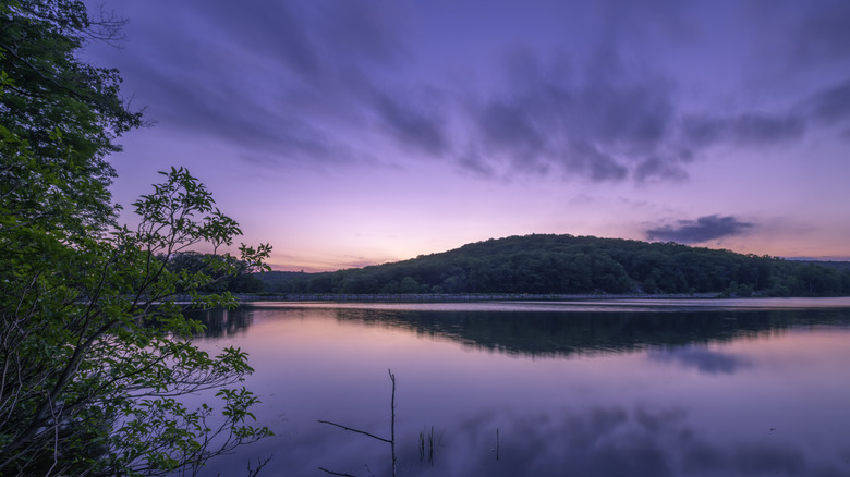 Dusk over lake and mountains at Harriman state park