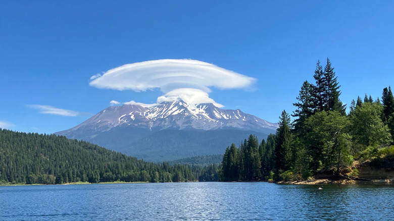 A lenticular cloud floats over the peak of Mount Shasta