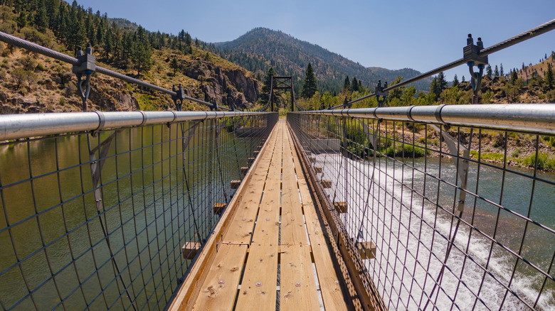 Walking suspension bridge on the Tahoe-Pyramid Trail