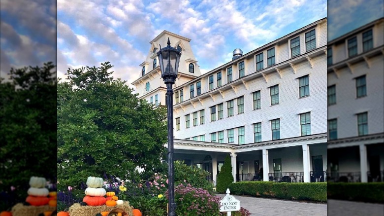 Entrance of Wentworth by the Sea hotel in New Hampshire