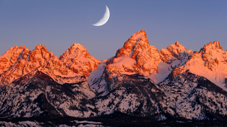 a morning sunrise on the Tetons of Wyoming